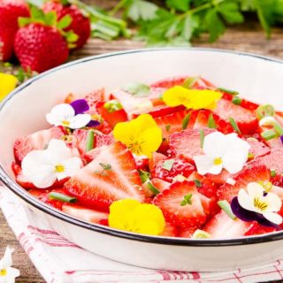 Herbed Strawberry Salad for #SundaySupper #FLStrawberry